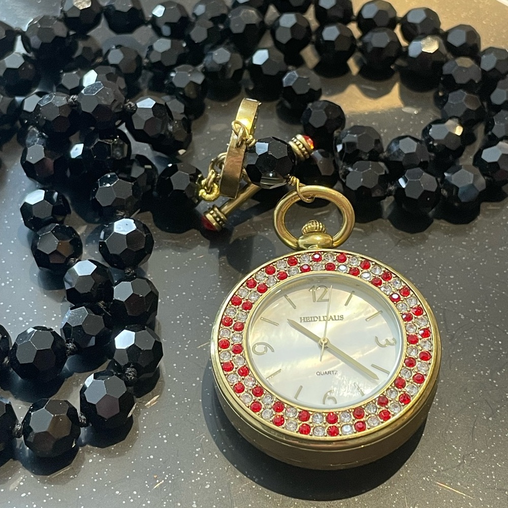 Elegant Black and Gold Necklace with Red Accents - Picture 3 of 6